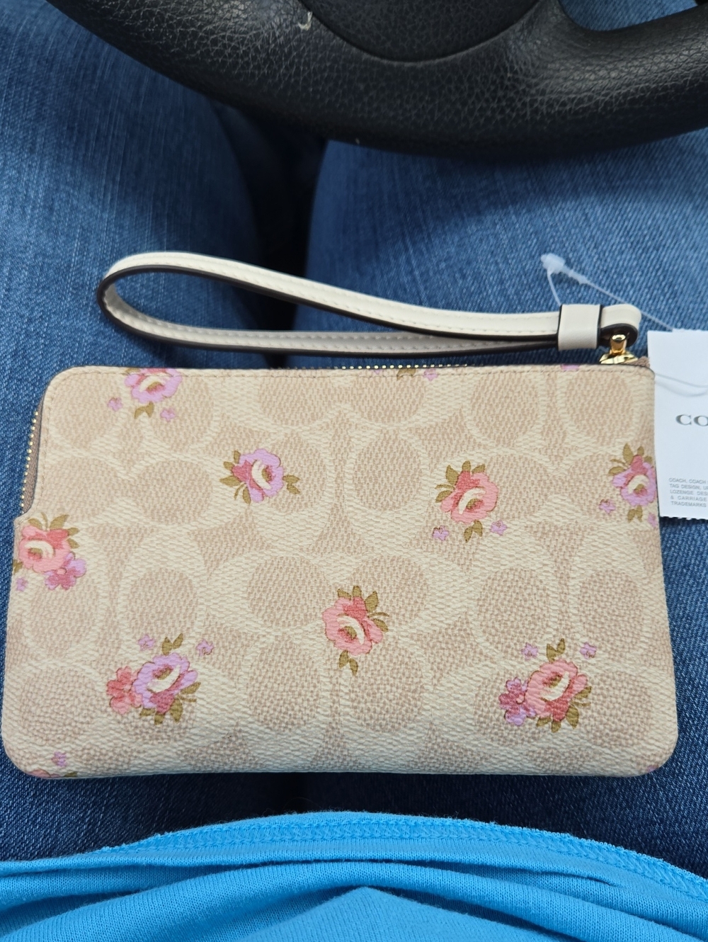 COACH Beige Signature Floral Wristlet with Pink Roses NWT - Picture 2 of 4
